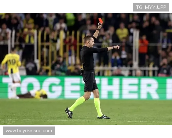 裁判评议米特里策应被红牌罚下亚泰进球因犯规被判无效 裁判评议米特里策应被红牌罚下亚泰进球因犯规被判无效