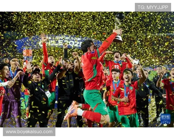 摩洛哥U20队凯旋归国举行盛大大巴巡游活动 成千上万民众热烈庆祝