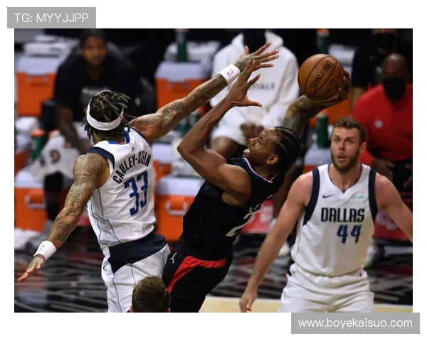 原创弗拉格砍下35分8篮板,莱昂纳德贡献30分,独行侠客场险胜快船